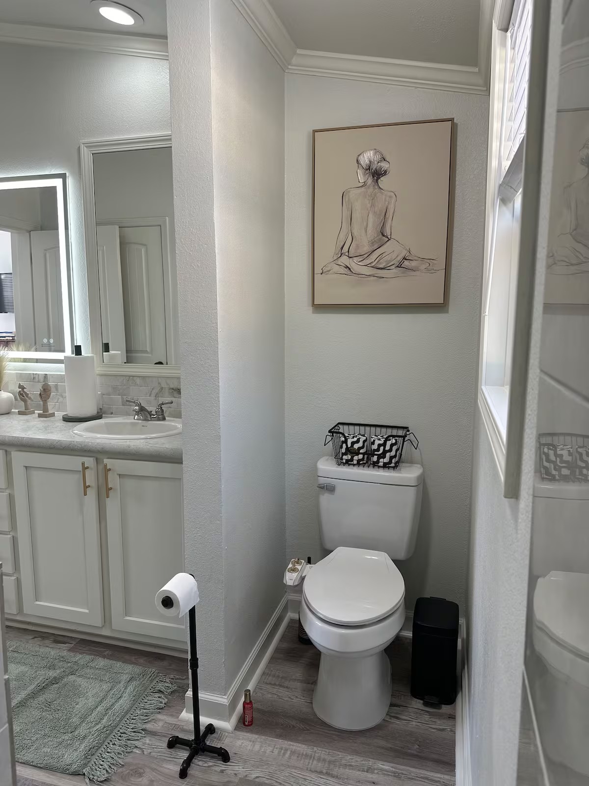 Bathroom with elegant design